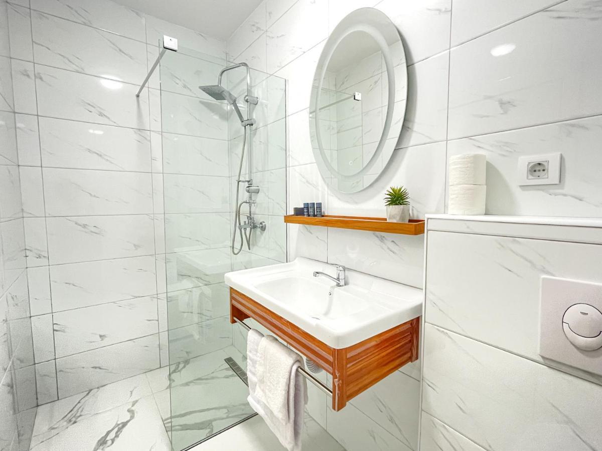 Xelent Hotel Ulcinj Kültér fotó